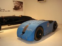 Une Bugatti tout en aérodynamisme.